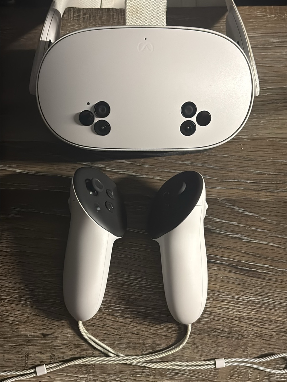 Quest 3s White VR Headset with Controllers
